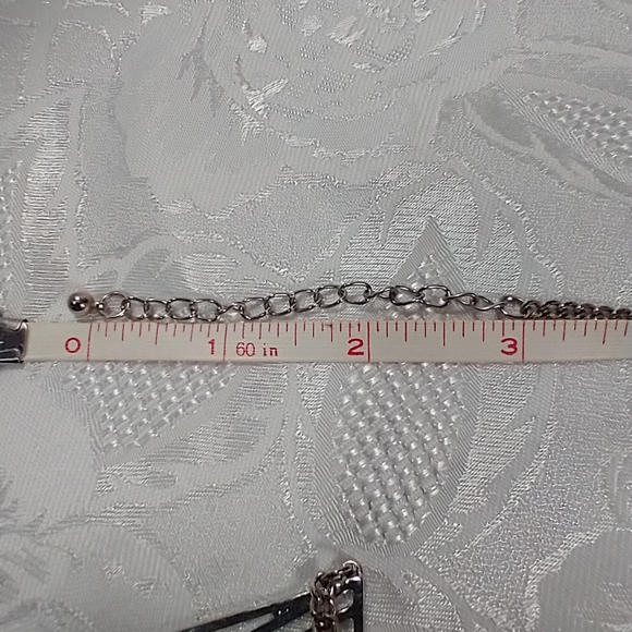 Triangle silver tone women's necklace - Picture 6 of 7